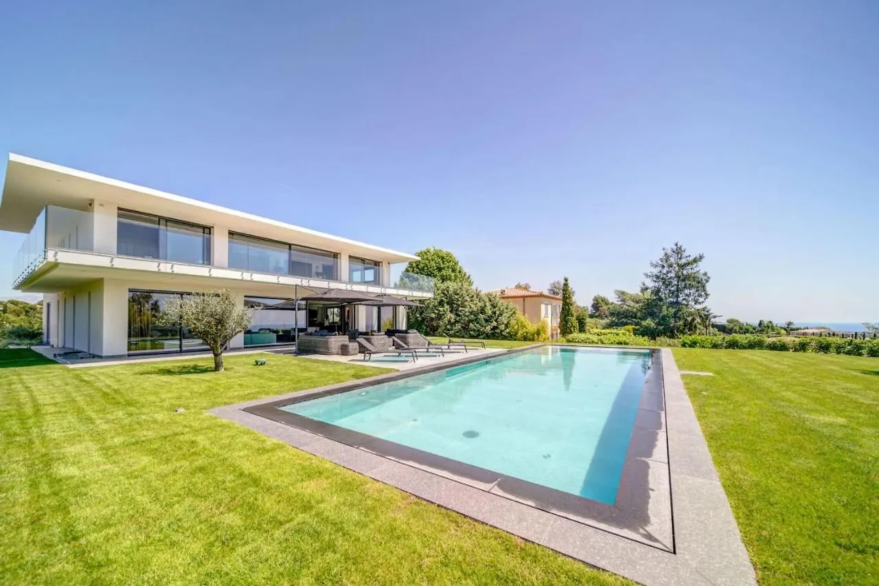 Cannes Luxury Rental - Modern Villa 0*,  Francia