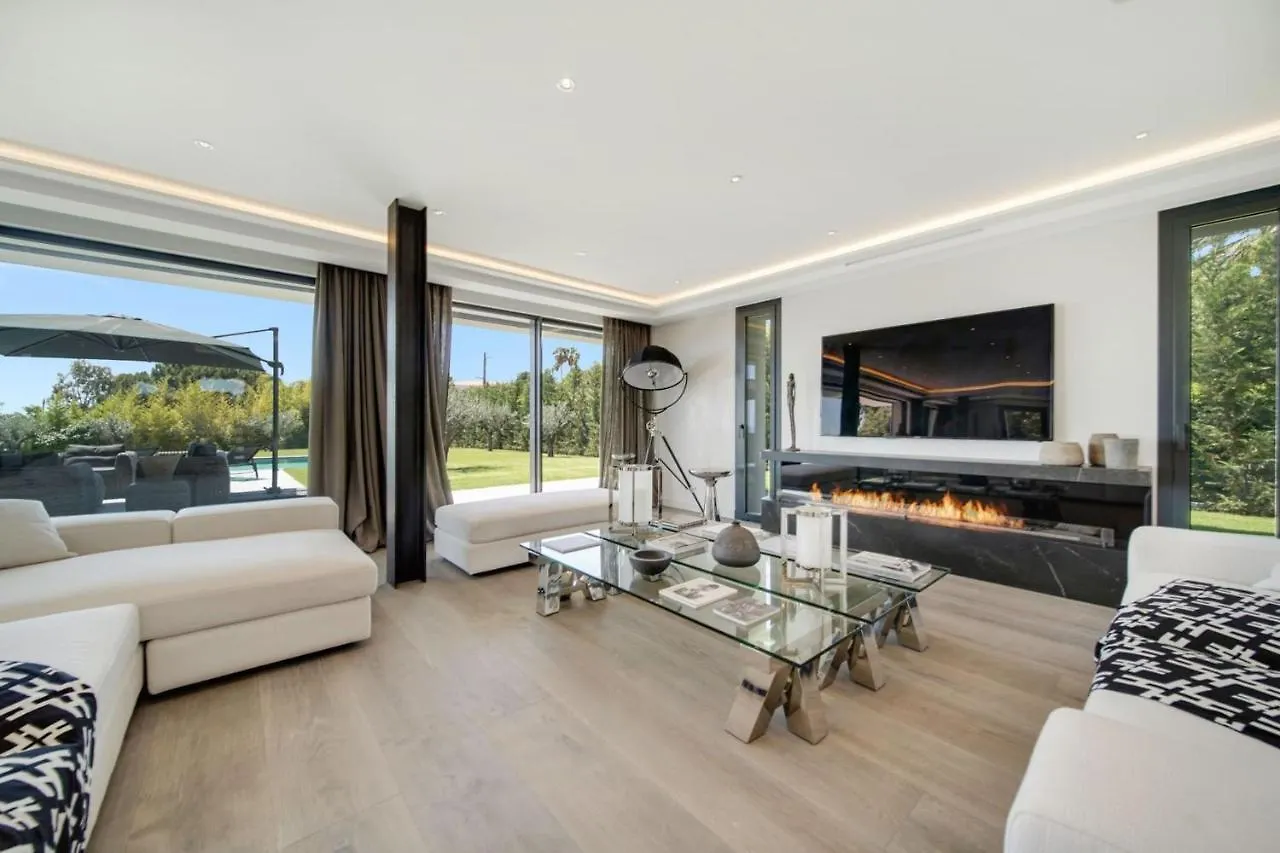 Cannes Luxury Rental - Modern Villa Francia