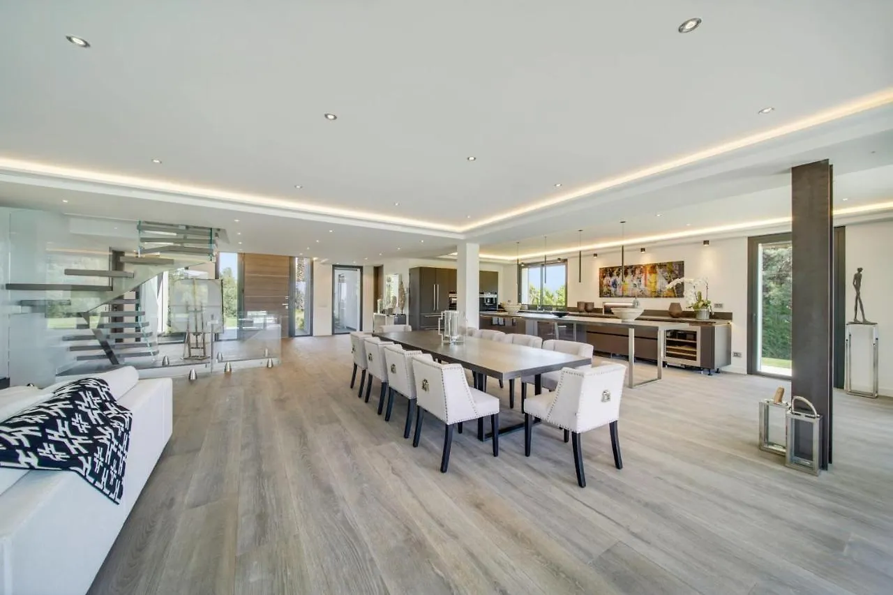 Cannes Luxury Rental - Modern Villa Francia