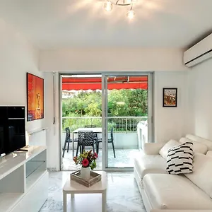 Apartment 2 Pieces Au Calme Proche Martinez Avec Parking Prive, Cannes